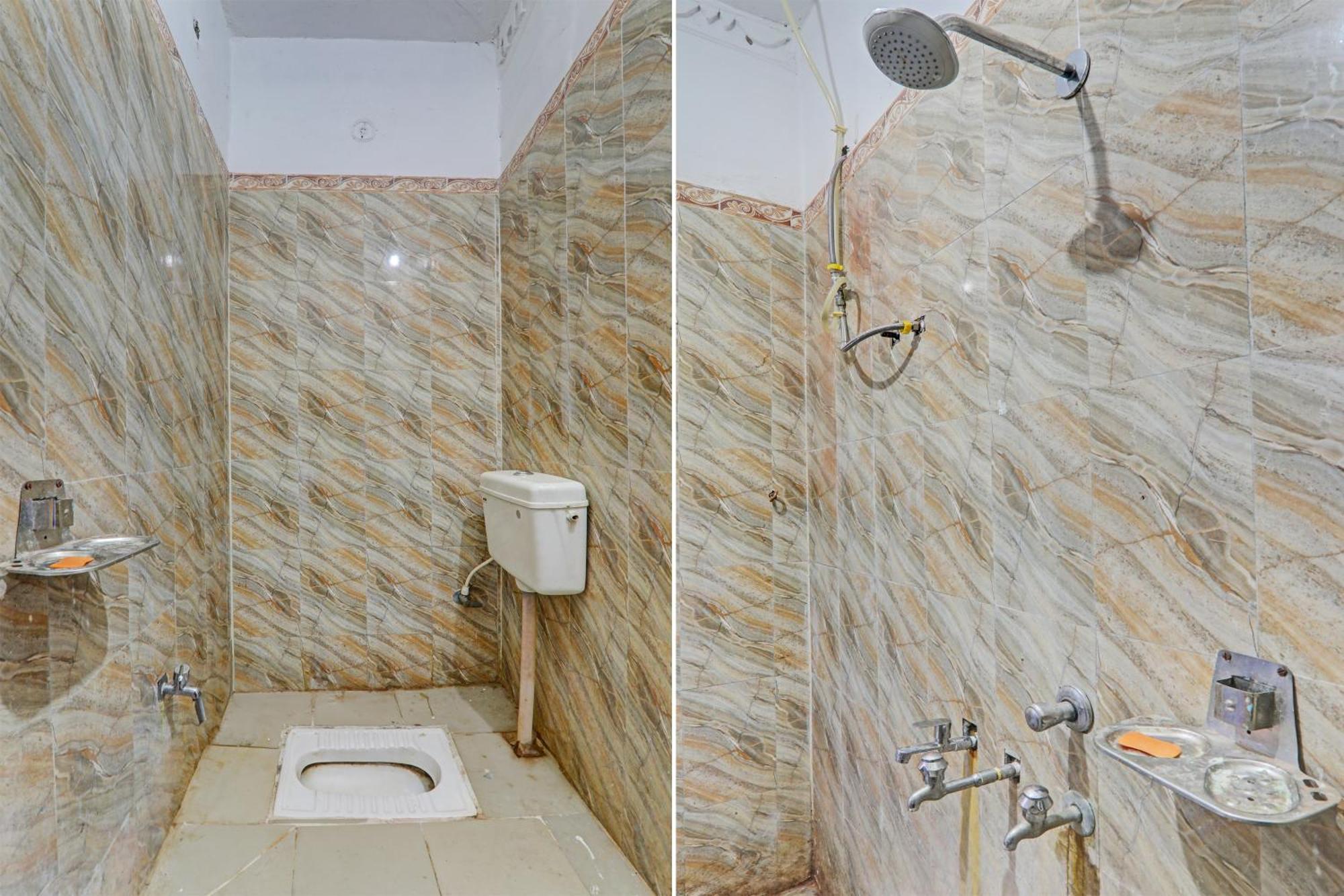 Hotel O Home Om Marriage Hall Ayodhya Bagian luar foto